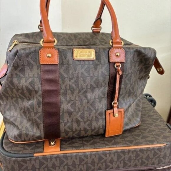 Michael Kors Travel set - Picture 3 of 5